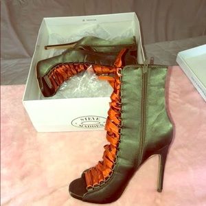 Steve Madden lace up pumps